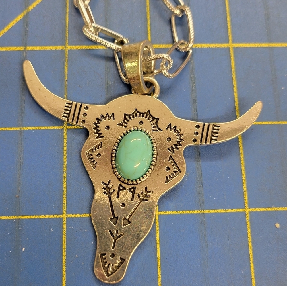 Western Cow Skull w Faux Turquoise Stone 2" x 3" Silver Tone 22"
